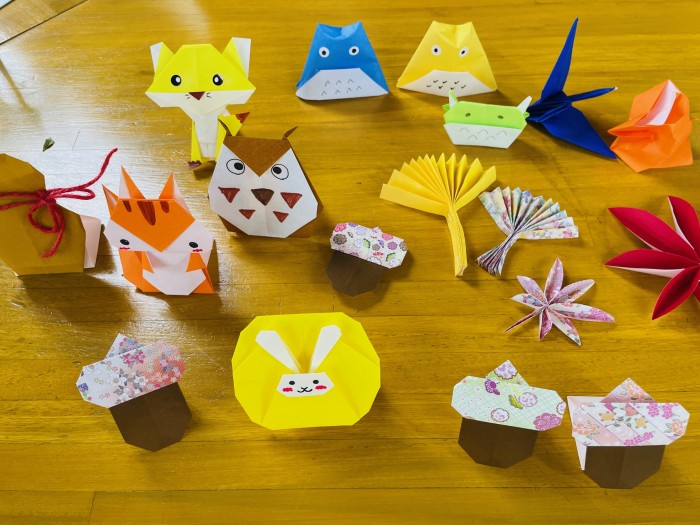 「おりがみの作品」展示中！　”Origami works” on display!