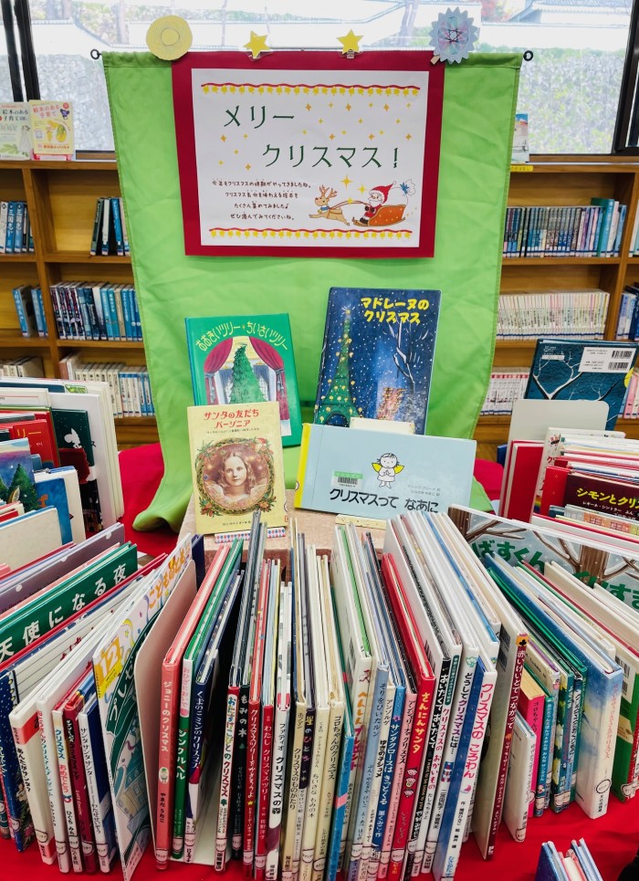 〈１2月の児童コーナー〉「メリークリスマス！」<Children's Corner for December> “Merry Christmas!”